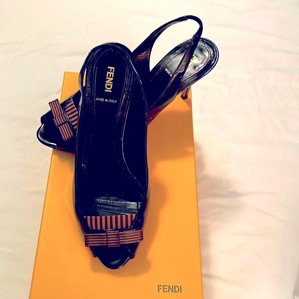 FENDI BLK PATENT SLINGBACK HEELS